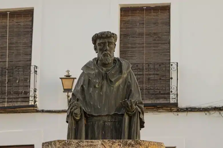 Escultura de Fray Luis de León